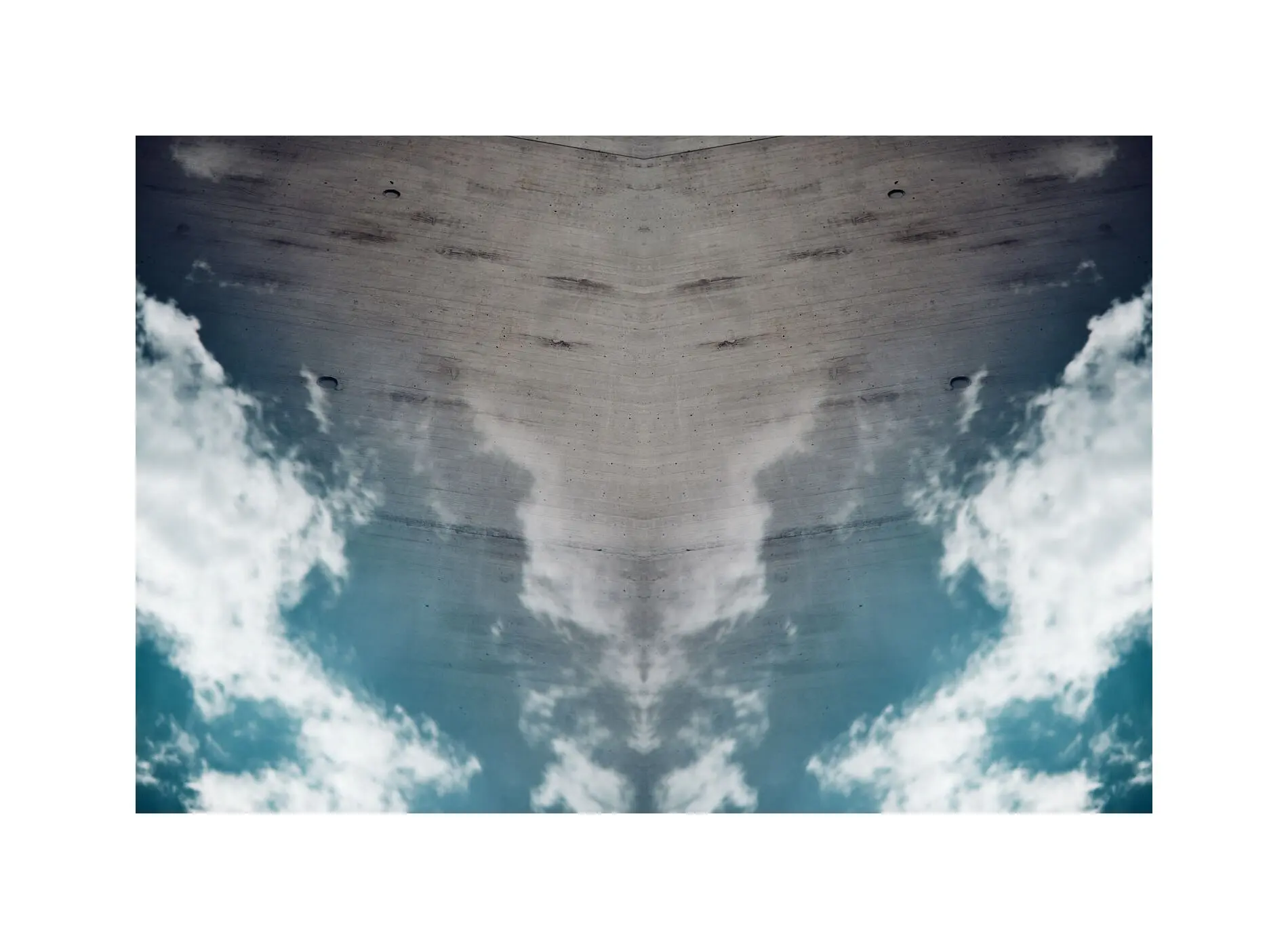 Mirrored № 08 — Symmetry, Reflection, Pattern. Photograph by Michael Damböck.