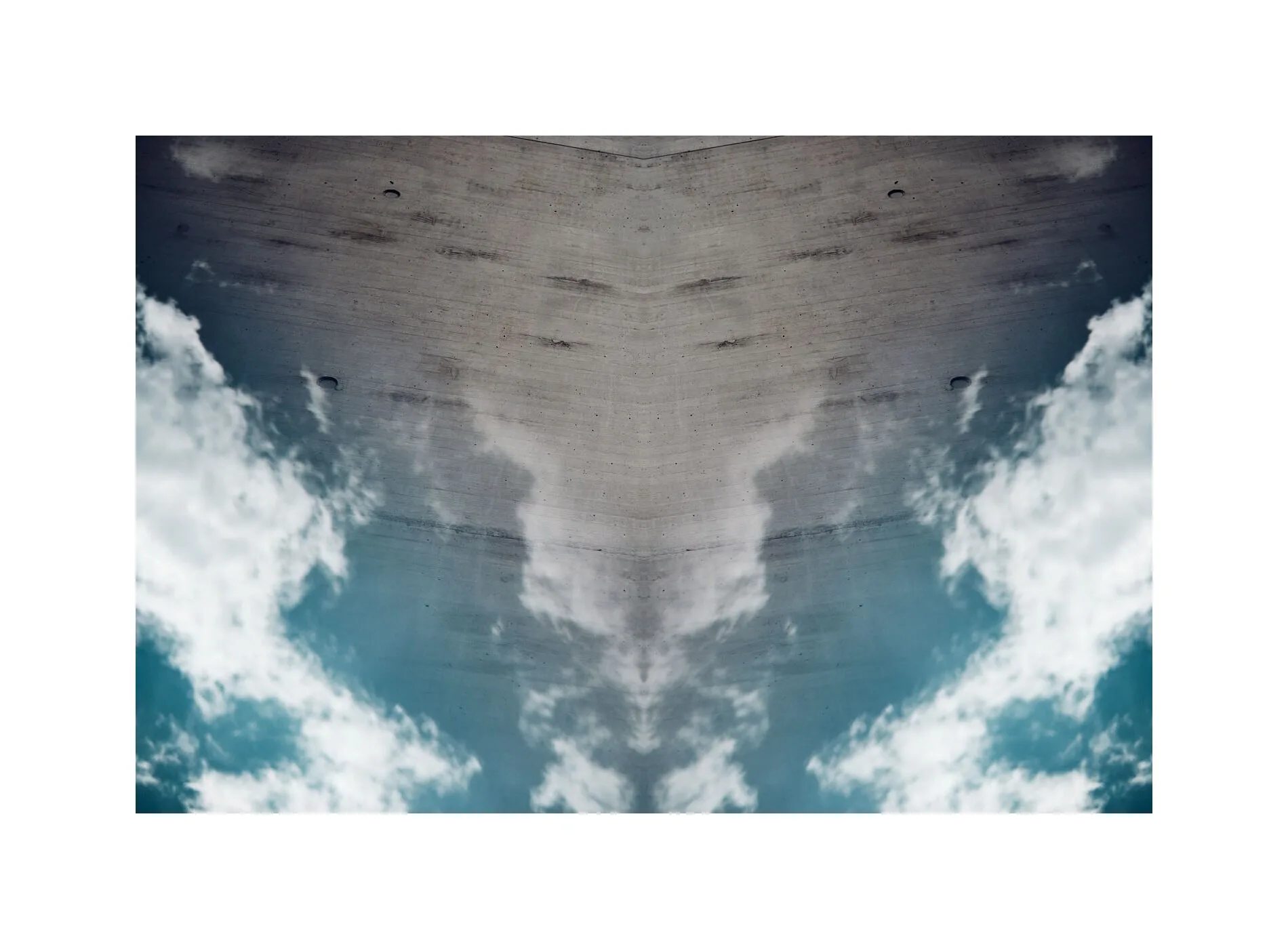 Mirrored № 08 — Symmetry, Reflection, Pattern. Photograph by Michael Damböck.