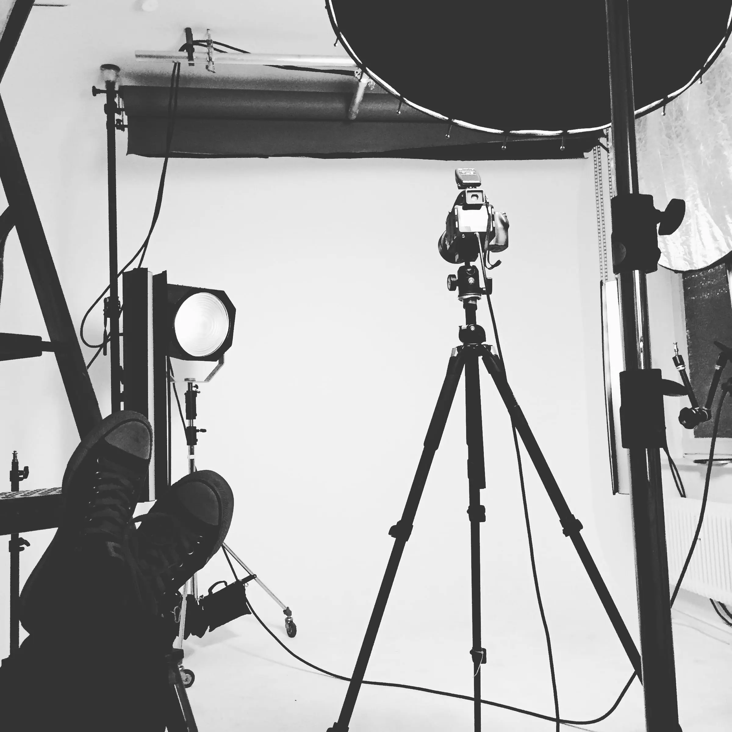 Behind the Scenes № 77 — Behind the Scenes, Photography Workshop, Studio Setup. Photograph by Michael Damböck.