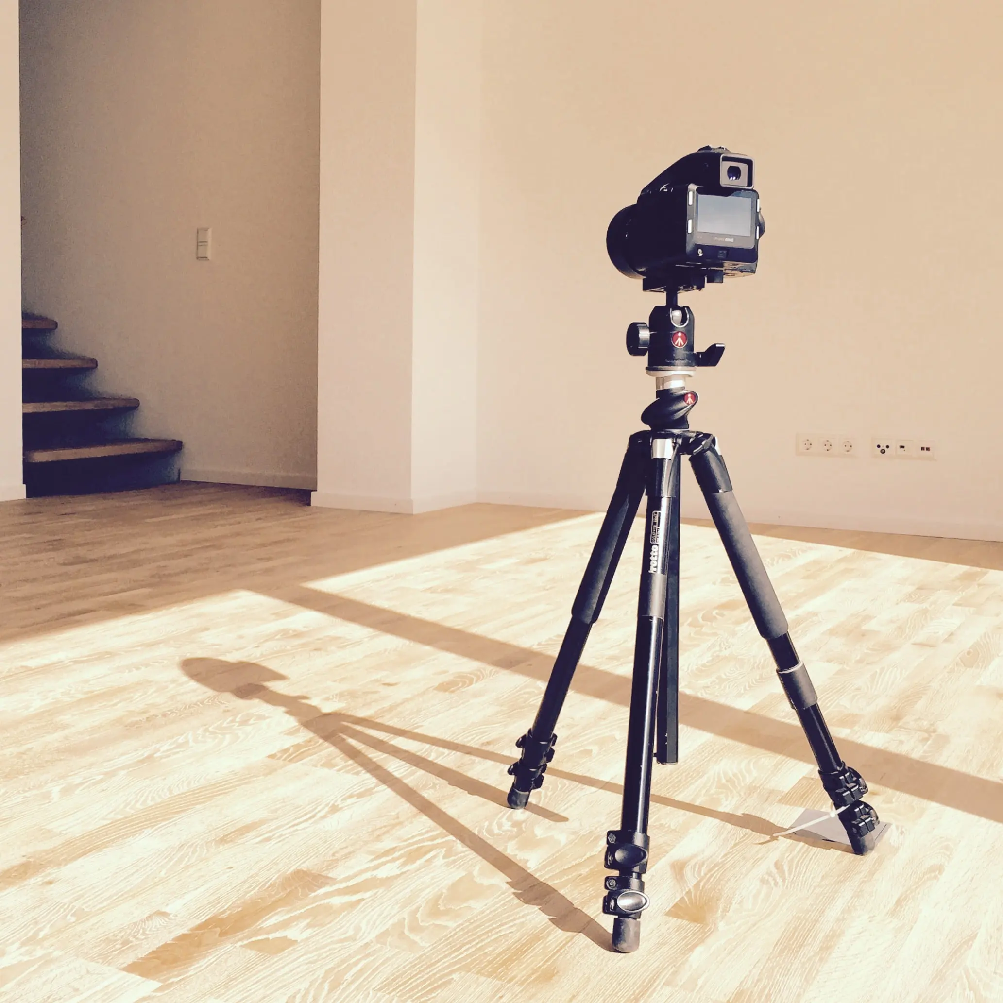 Behind the Scenes № 80 — Behind the Scenes, Photography Workshop, Studio Setup. Photograph by Michael Damböck.