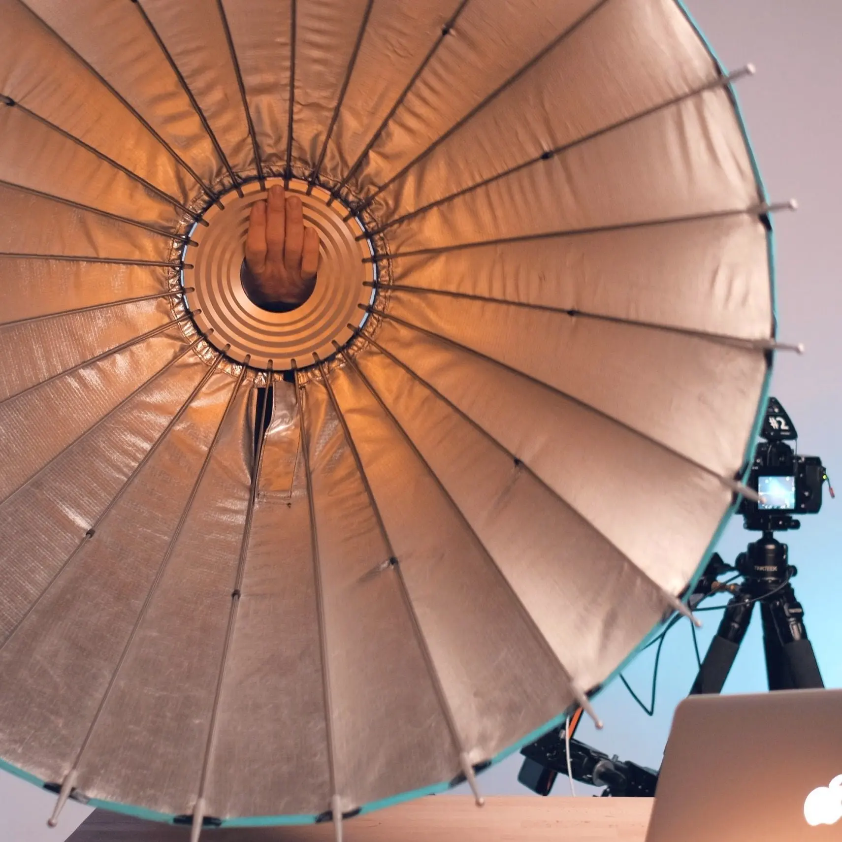 Behind the Scenes № 89 — Behind the Scenes, Photography Workshop, Studio Setup. Photograph by Michael Damböck.