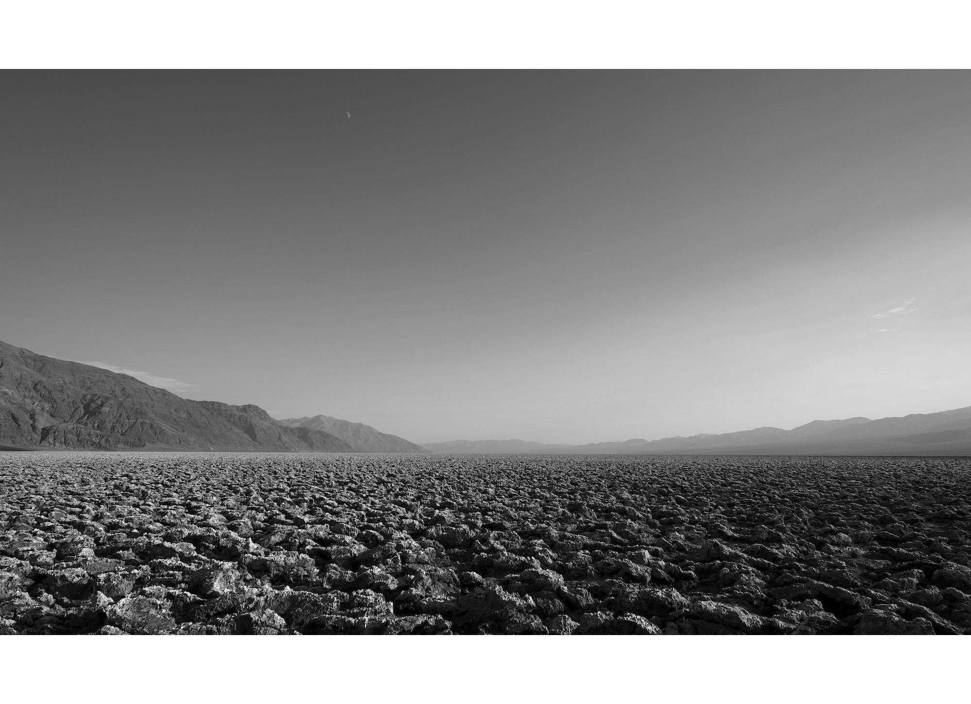 Der Mond über dem Death Valley