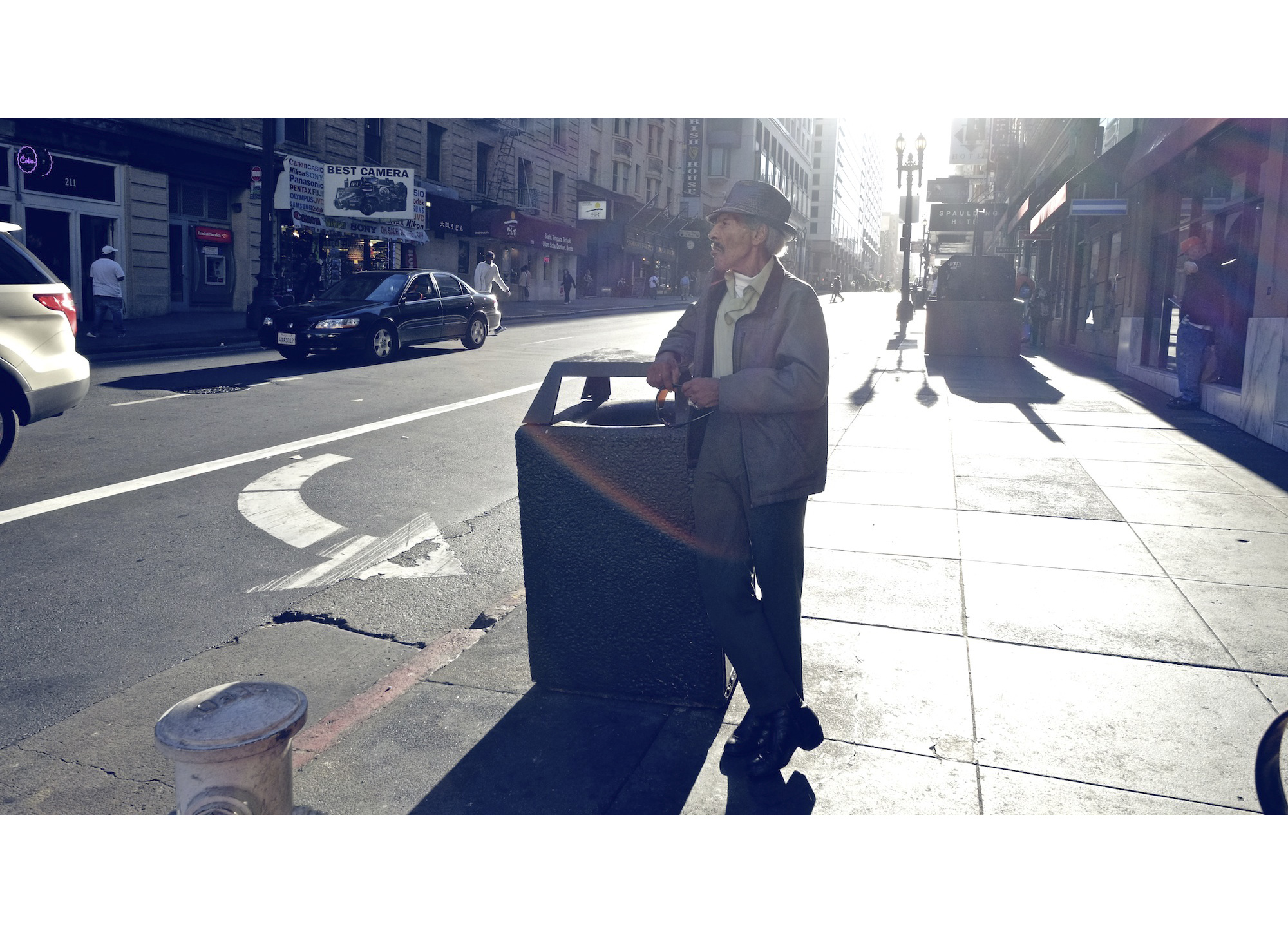 Mann in Gegenlicht in San Francisco